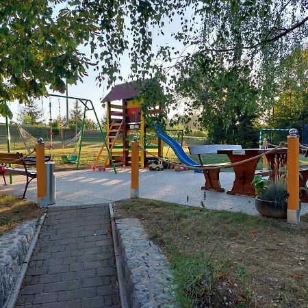 Guesthouse Mesec Zaplana Vrhnika Exteriér fotografie