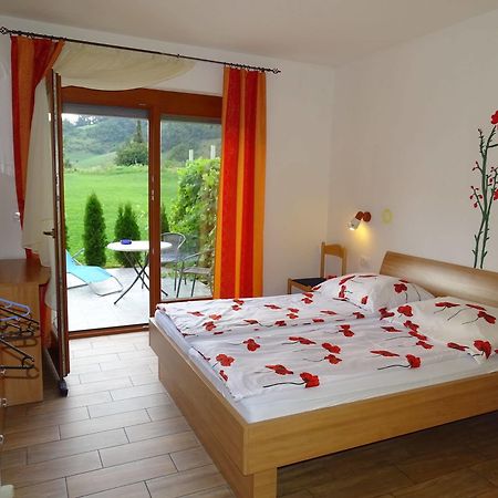 Guesthouse Mesec Zaplana Vrhnika Exteriér fotografie