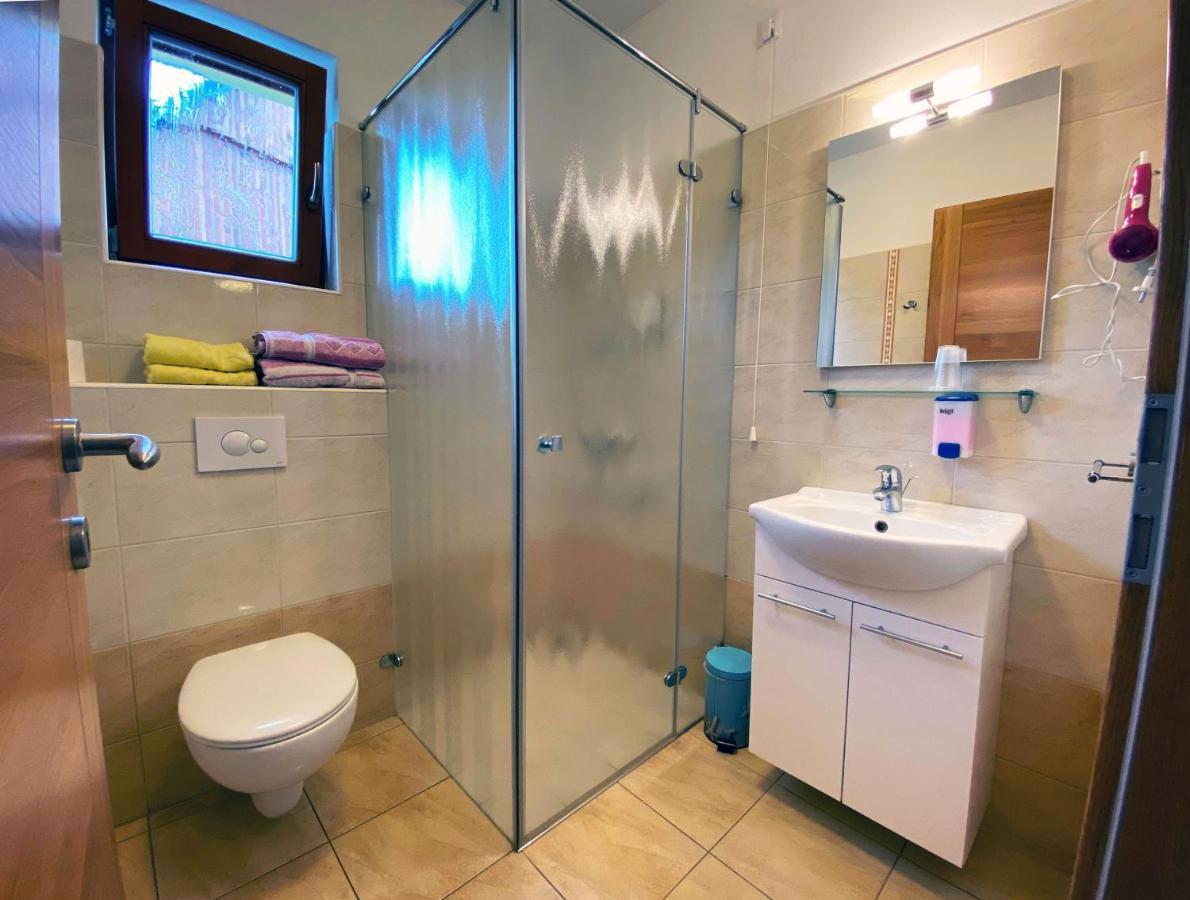 Guesthouse Mesec Zaplana Vrhnika Exteriér fotografie