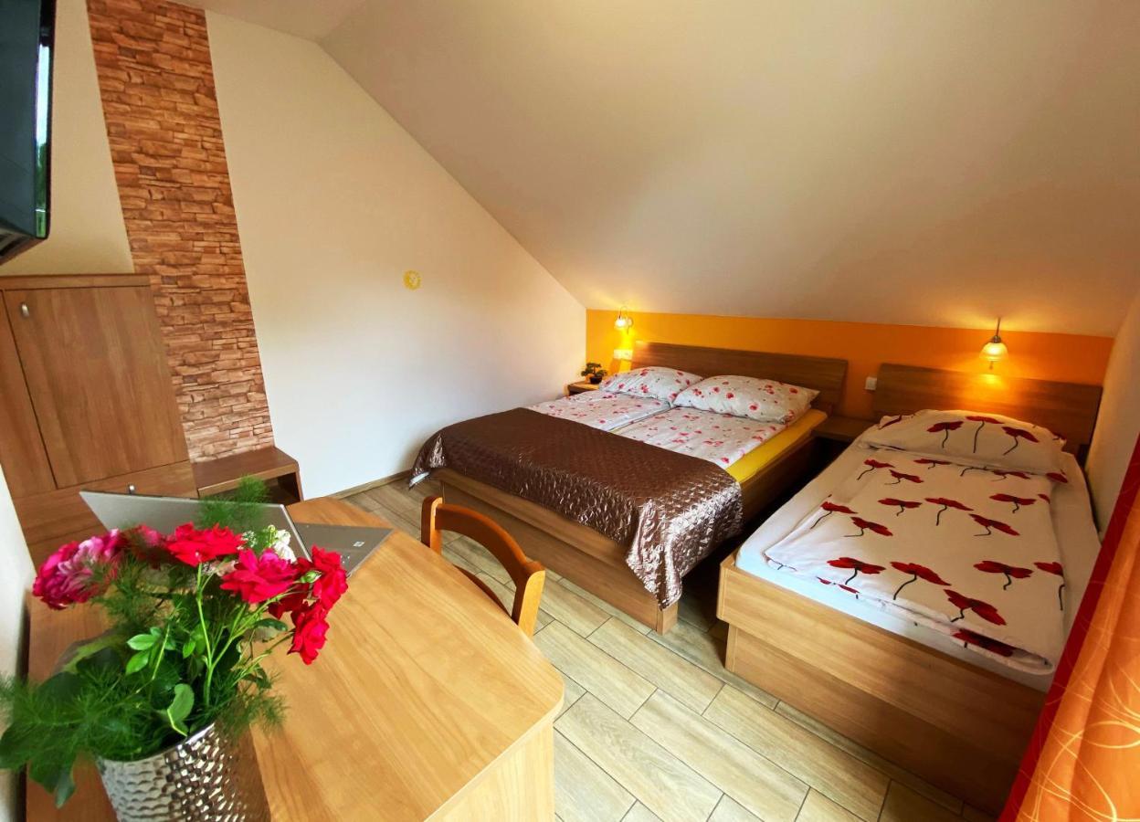 Guesthouse Mesec Zaplana Vrhnika Exteriér fotografie
