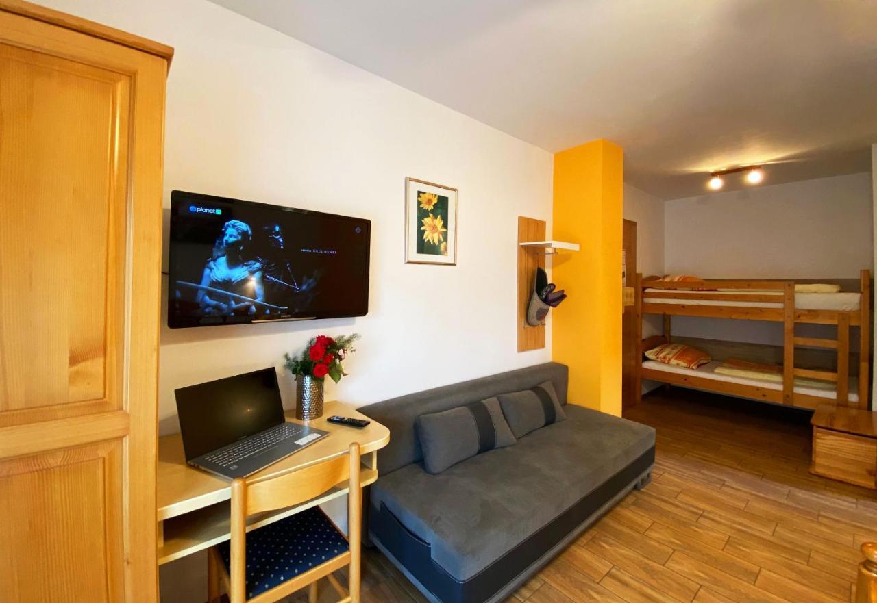 Guesthouse Mesec Zaplana Vrhnika Exteriér fotografie