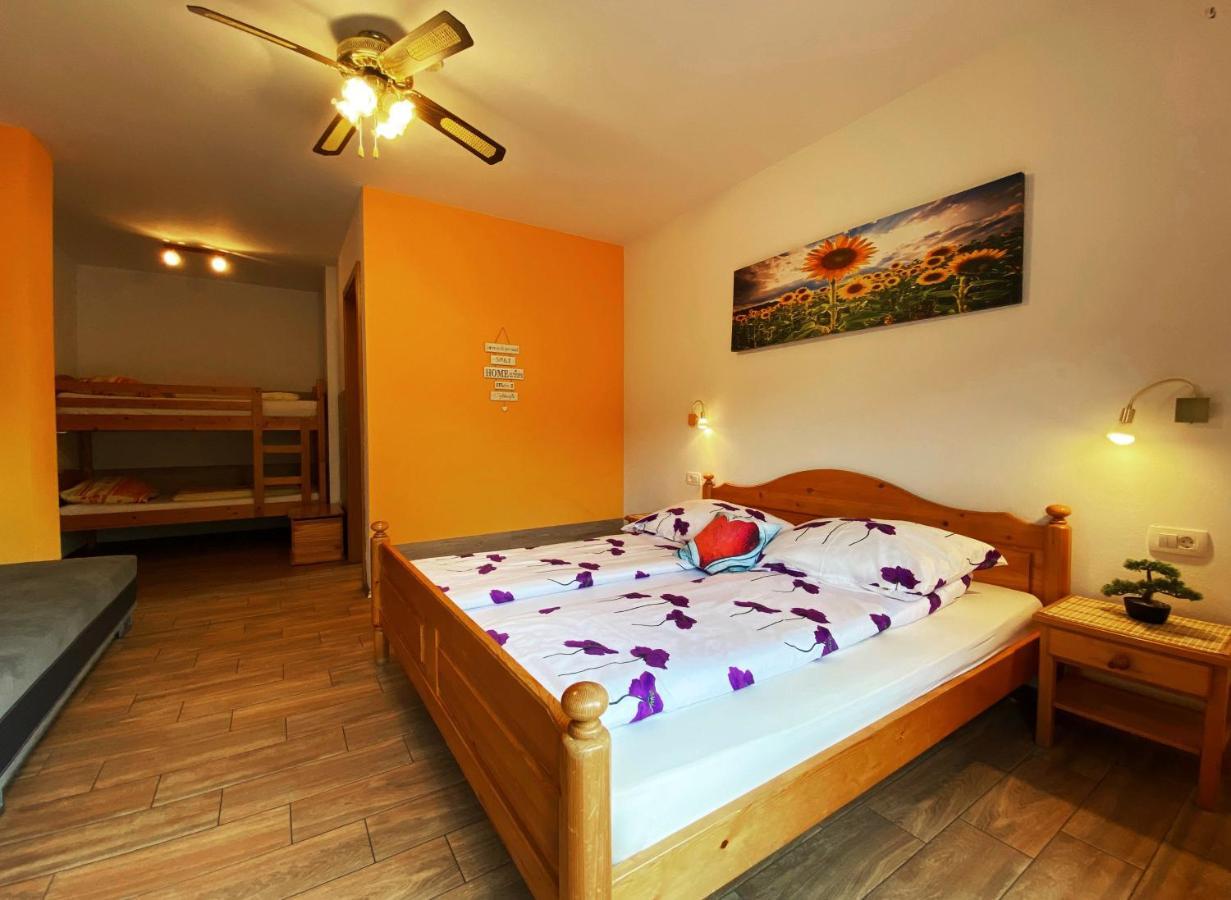 Guesthouse Mesec Zaplana Vrhnika Exteriér fotografie