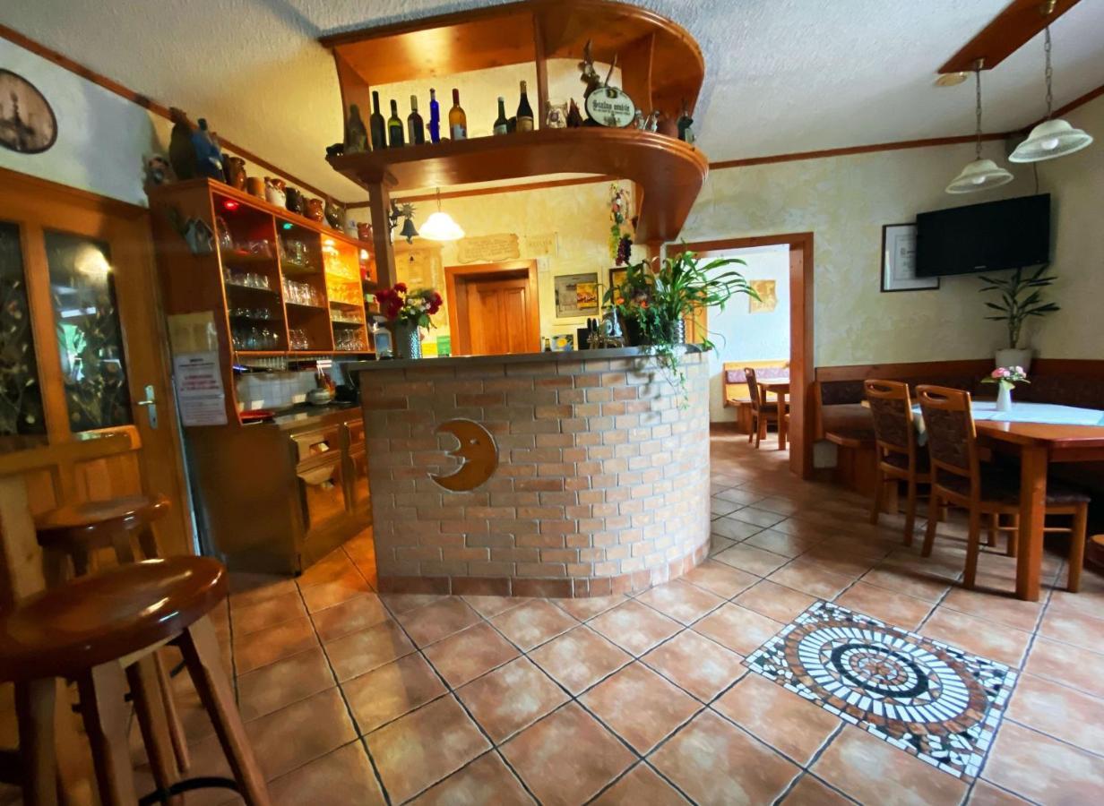 Guesthouse Mesec Zaplana Vrhnika Exteriér fotografie