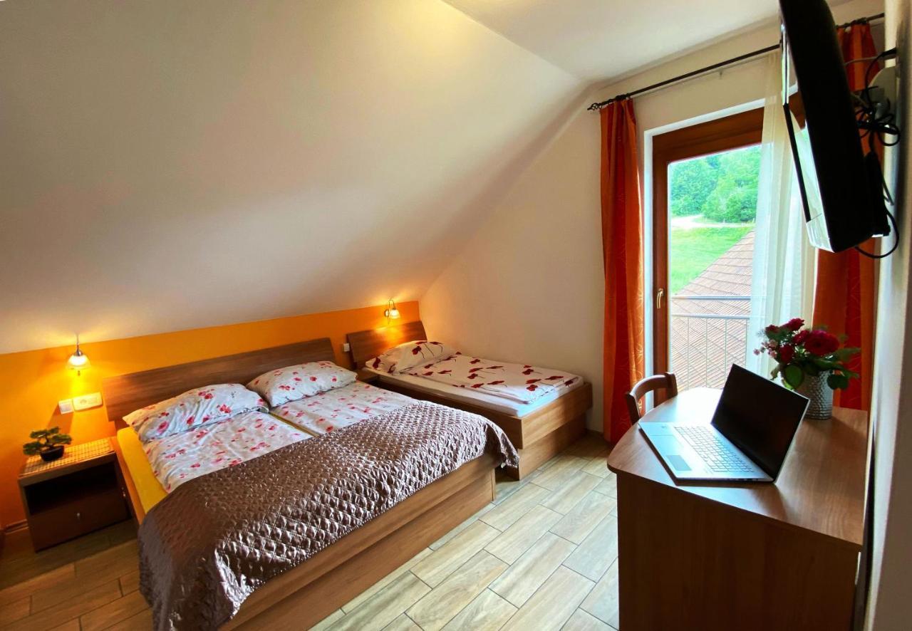 Guesthouse Mesec Zaplana Vrhnika Exteriér fotografie