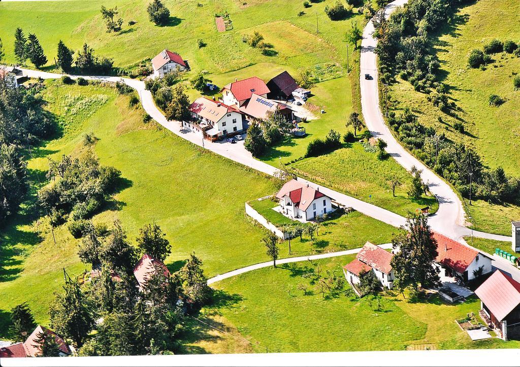 Guesthouse Mesec Zaplana Vrhnika Exteriér fotografie