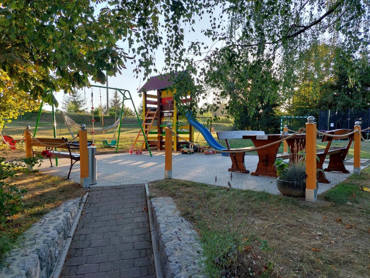 Guesthouse Mesec Zaplana Vrhnika Exteriér fotografie