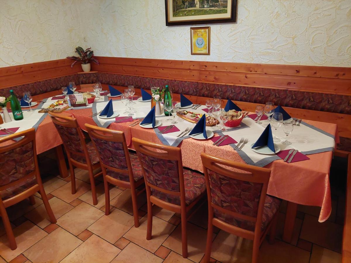 Guesthouse Mesec Zaplana Vrhnika Exteriér fotografie