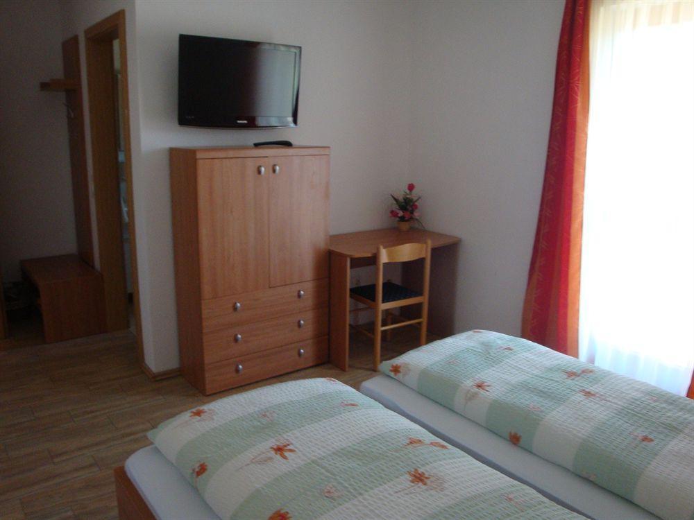 Guesthouse Mesec Zaplana Vrhnika Exteriér fotografie