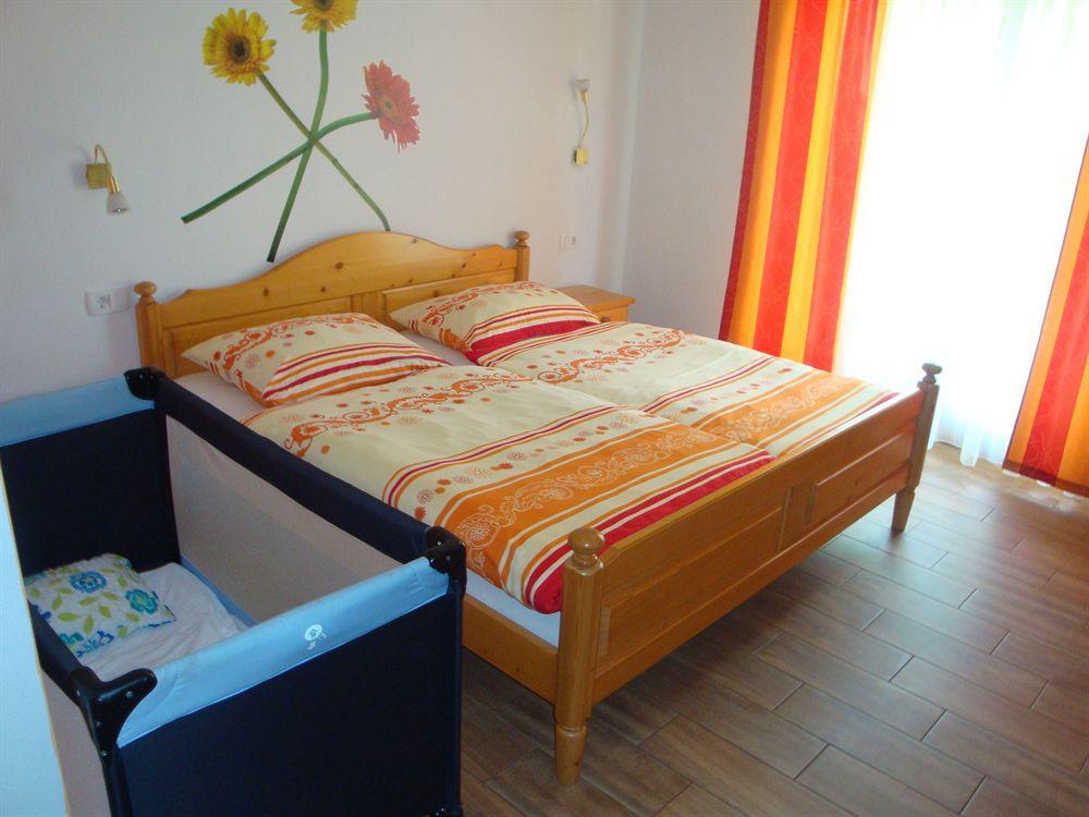 Guesthouse Mesec Zaplana Vrhnika Exteriér fotografie