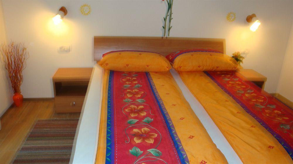 Guesthouse Mesec Zaplana Vrhnika Exteriér fotografie