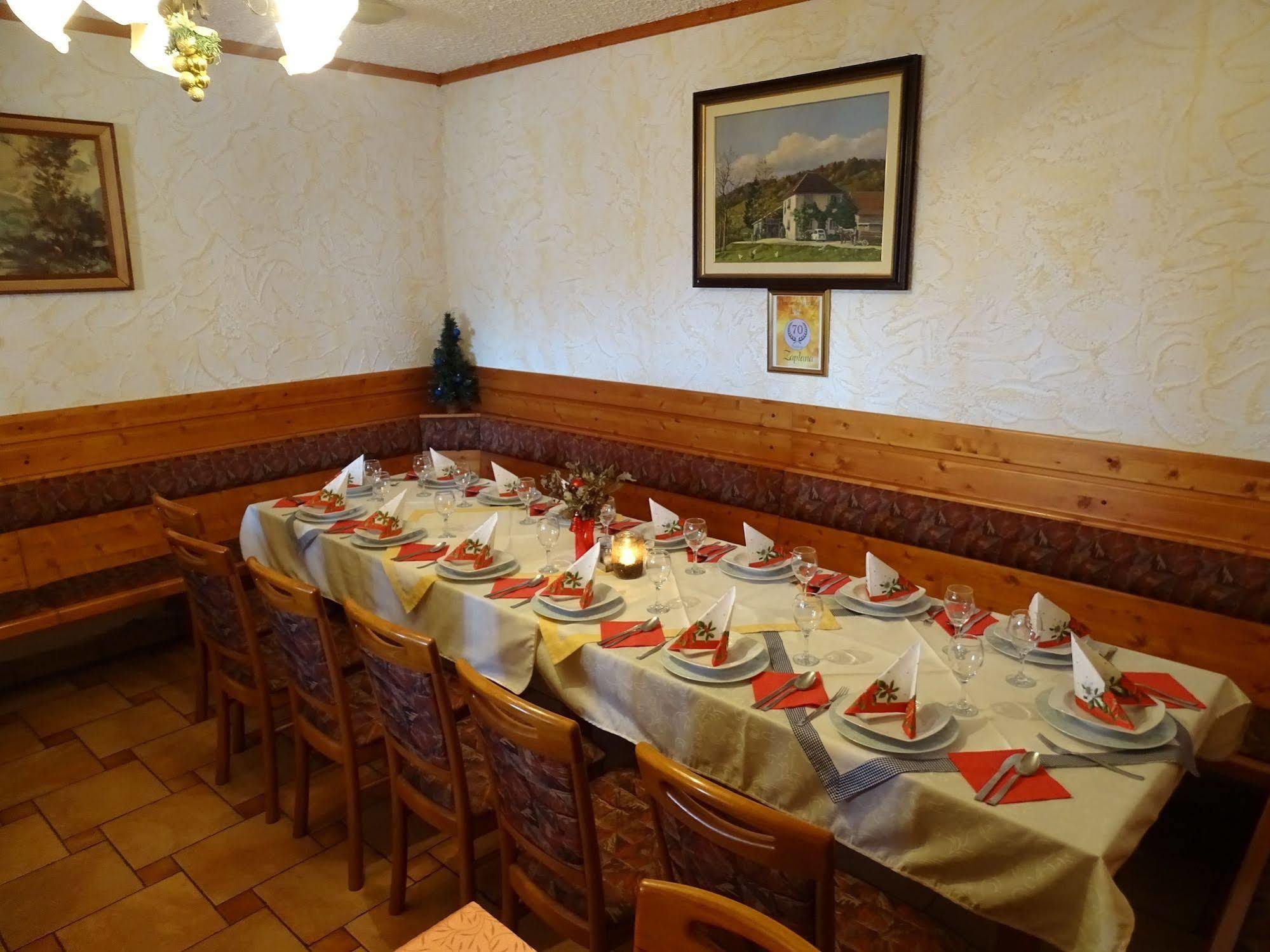 Guesthouse Mesec Zaplana Vrhnika Exteriér fotografie