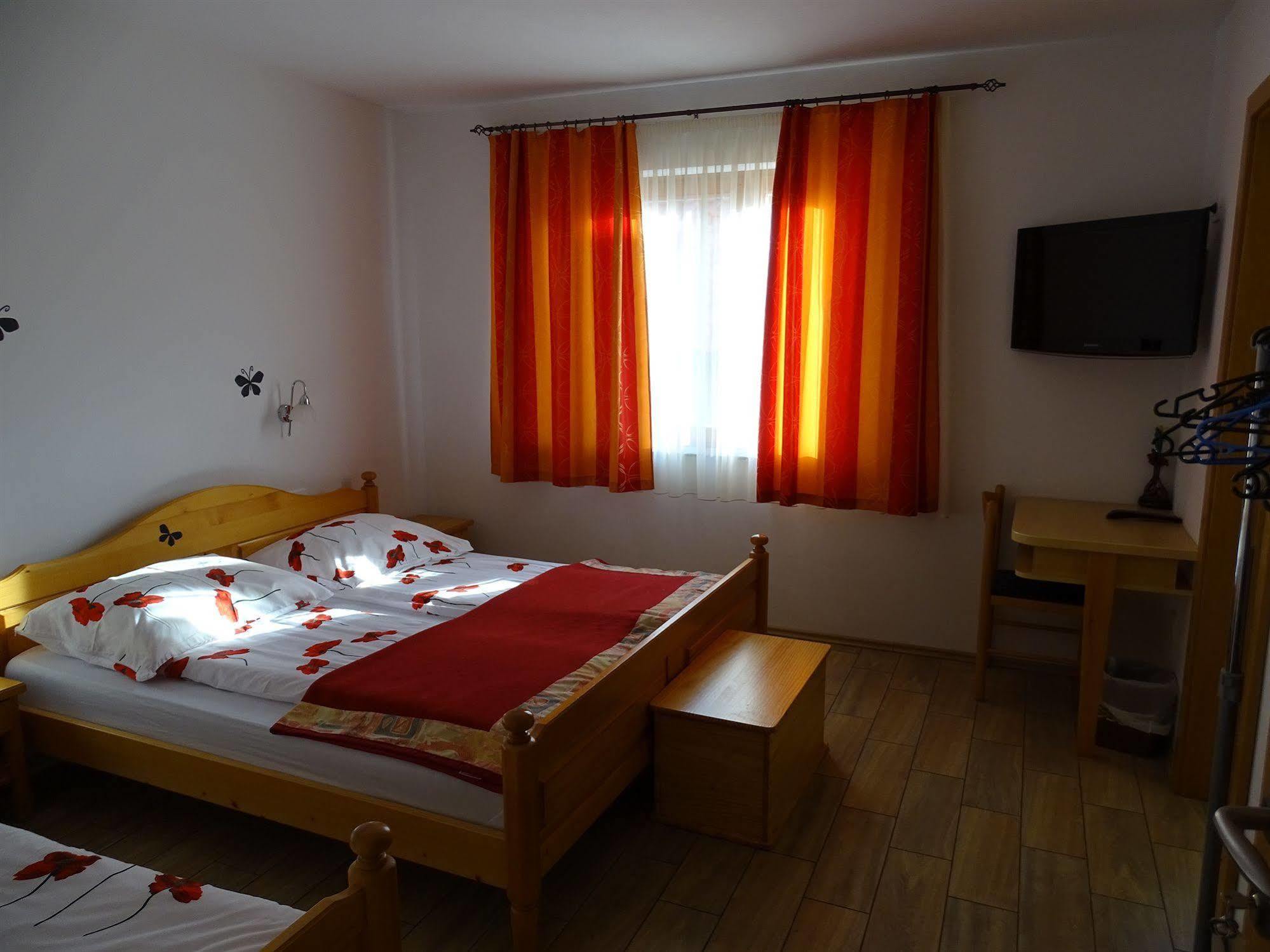 Guesthouse Mesec Zaplana Vrhnika Exteriér fotografie