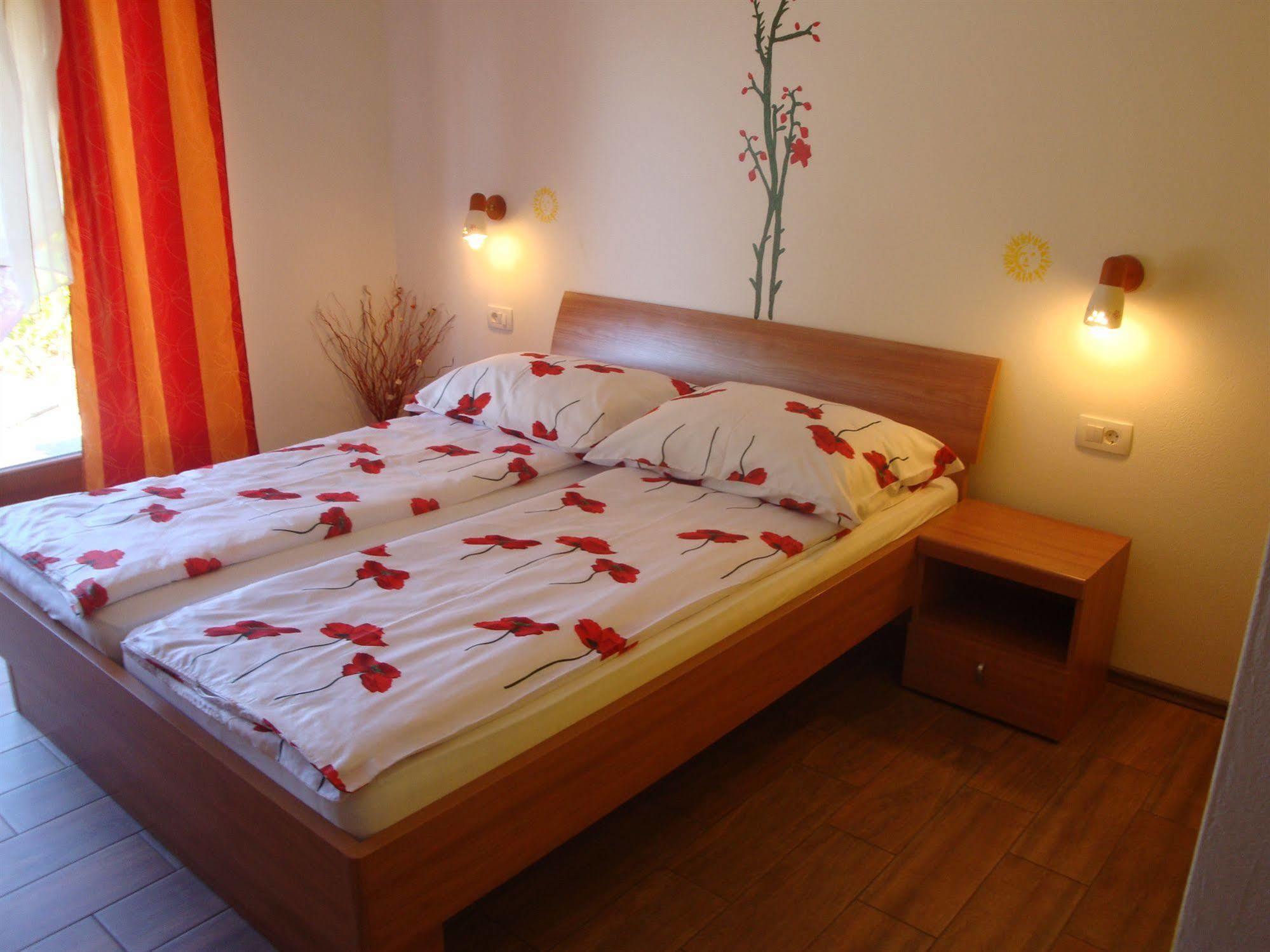 Guesthouse Mesec Zaplana Vrhnika Exteriér fotografie
