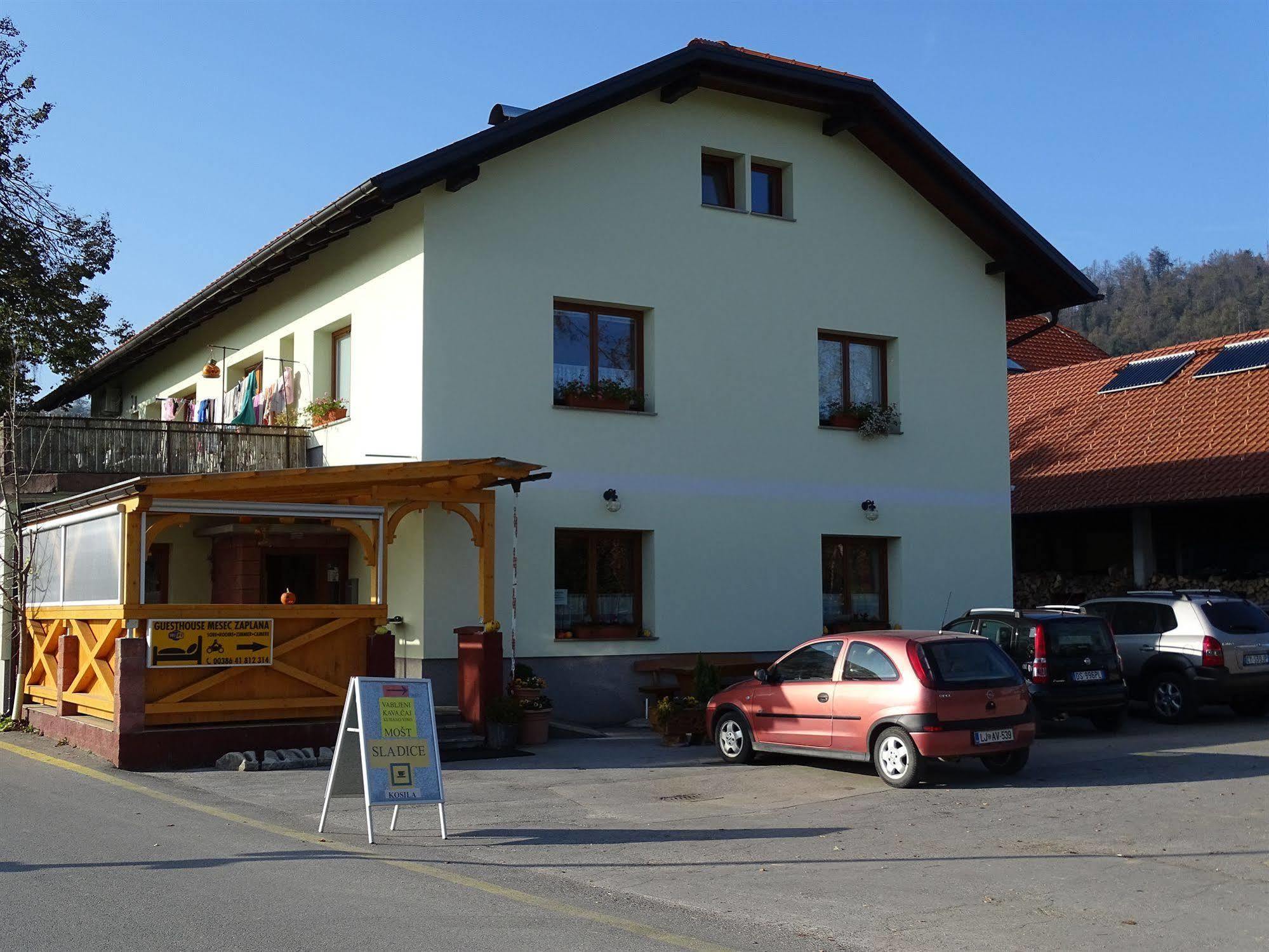 Guesthouse Mesec Zaplana Vrhnika Exteriér fotografie