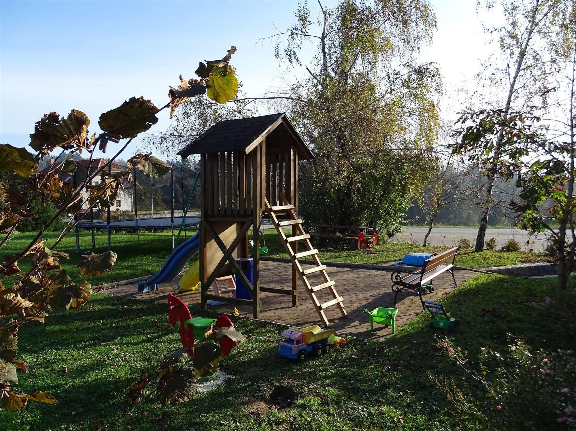 Guesthouse Mesec Zaplana Vrhnika Exteriér fotografie