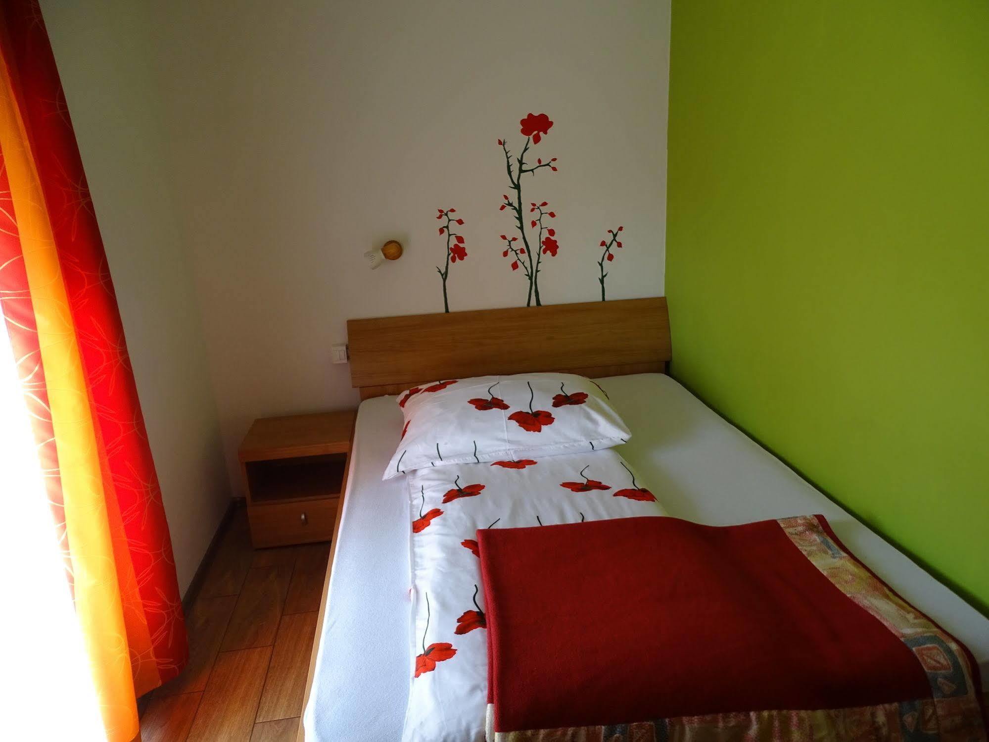 Guesthouse Mesec Zaplana Vrhnika Exteriér fotografie